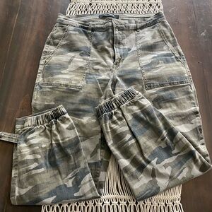 Express cropped straight camo joggers-Size 10